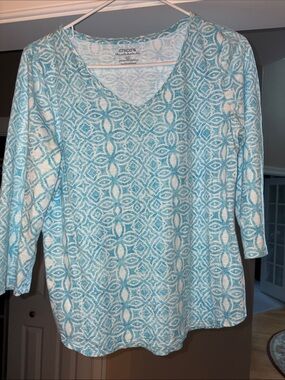 Chico's Aqua and White Geometric V‑Neck Long Sleeve Top